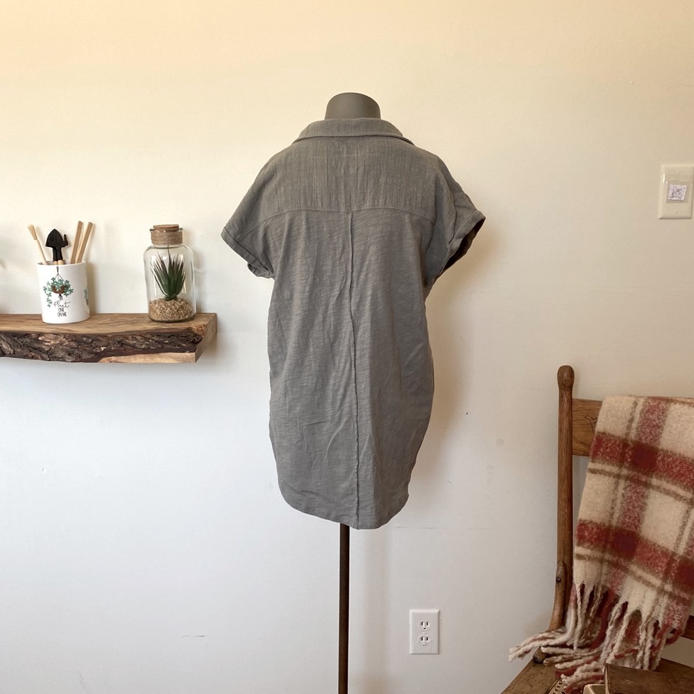 Button Up Top - Picture 3 of 3